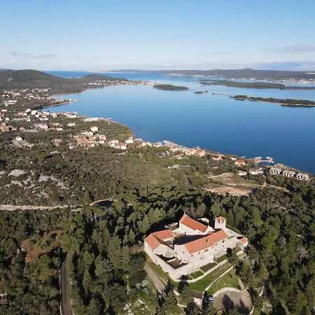 Apartment Lana Pasman