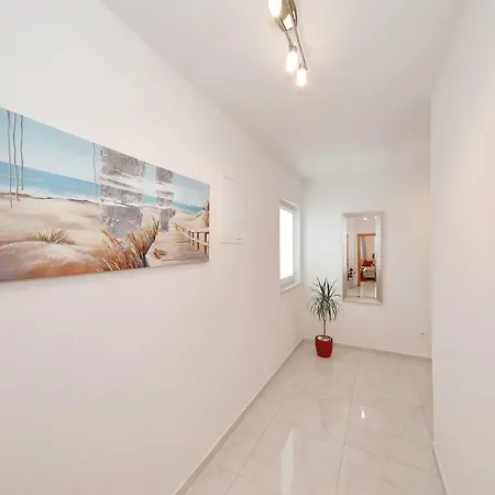 Lana Apartment *