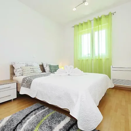 Apartment Lana *