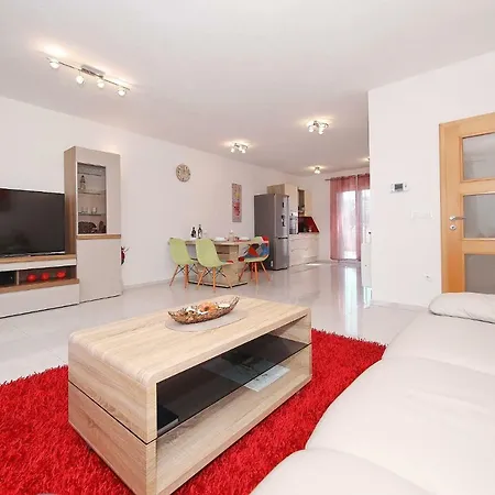Apartment Lana *