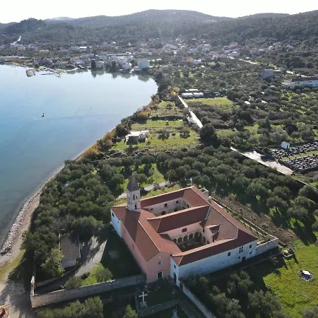 Lana Apartman Pašman